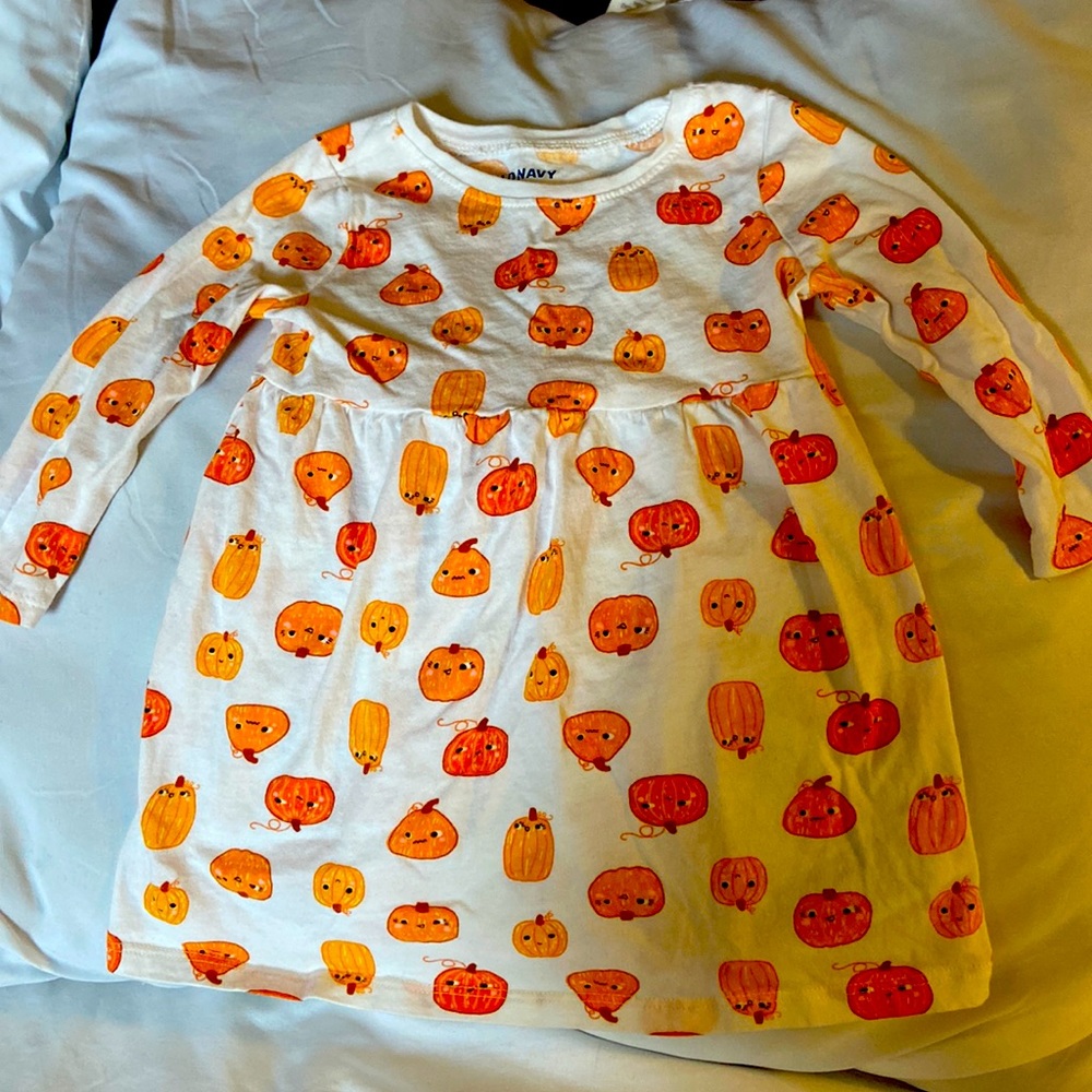 Pumpkin dress, never worn, no stains